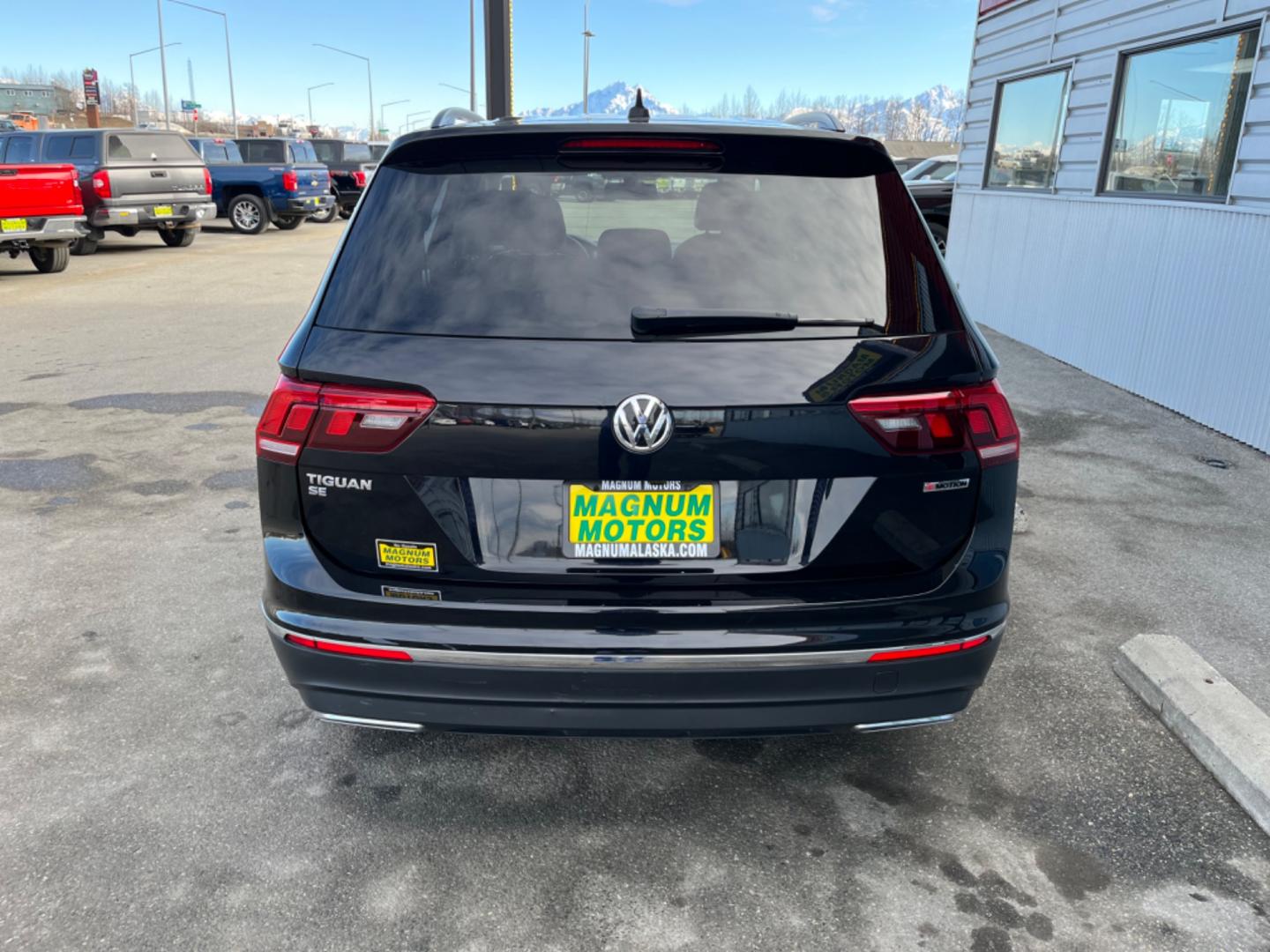 2021 BLACK /Black VOLKSWAGEN TIGUAN SE 4MOTION (3VV2B7AX0MM) with an 2.0L engine, Automatic transmission, located at 1960 Industrial Drive, Wasilla, 99654, (907) 274-2277, 61.573475, -149.400146 - Photo#3